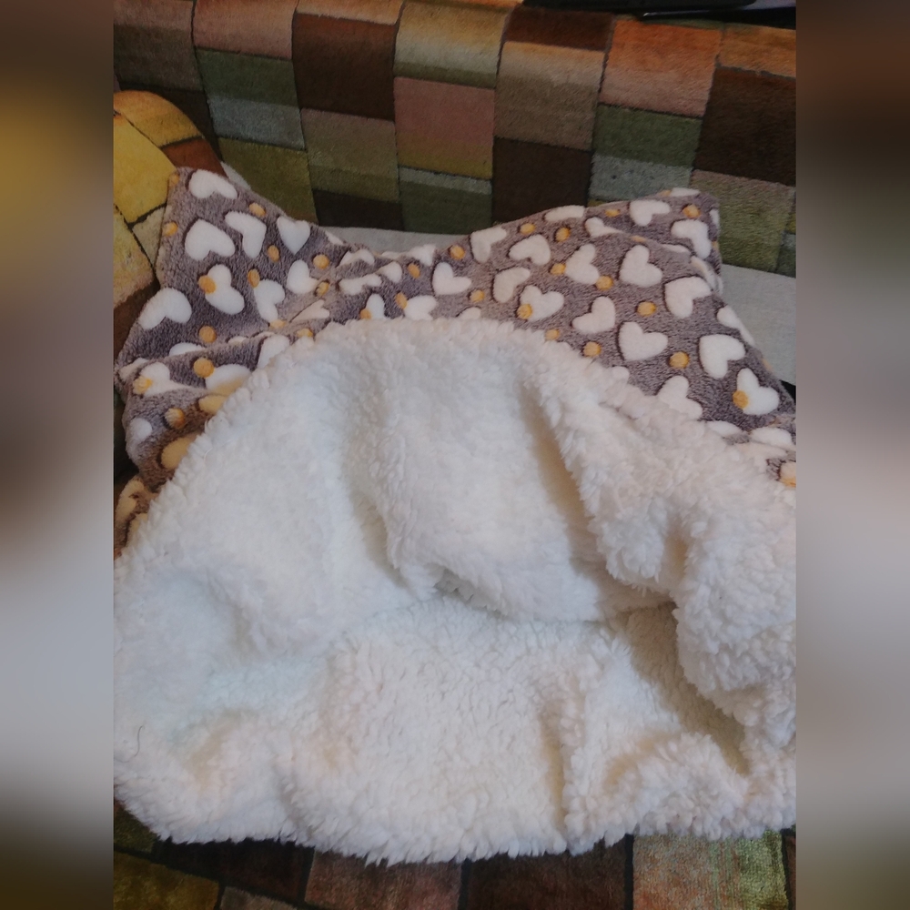 Cozy Heart Patterned Pet Blanket